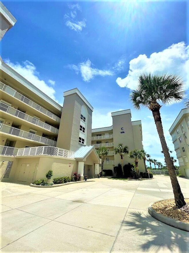 606 Shorewood Dr in Cape Canaveral, FL - Building Photo - Building Photo