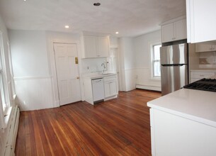 12 Albion Pl, Unit 2 in Boston, MA - Foto de edificio - Building Photo