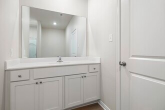 345 Tejas Trl in Waller, TX - Foto de edificio - Building Photo