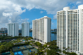 Bella Mare in Aventura, FL - Foto de edificio - Building Photo