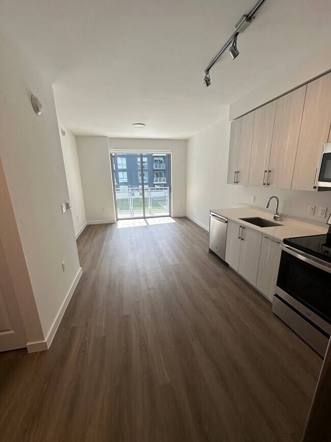 1610 NW 18th St, Unit A60 in Miami, FL - Building Photo - Building Photo