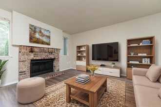 Windemere Apartments in Steilacoom, WA - Foto de edificio - Building Photo