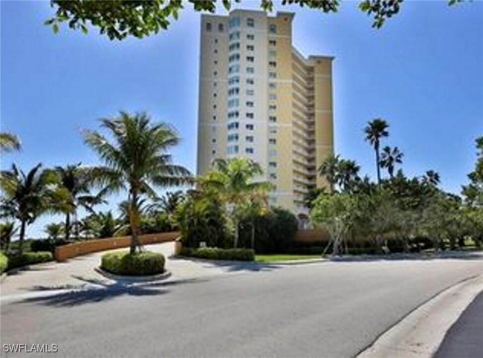 12601 Mastique Beach Blvd in Ft. Myers, FL - Foto de edificio