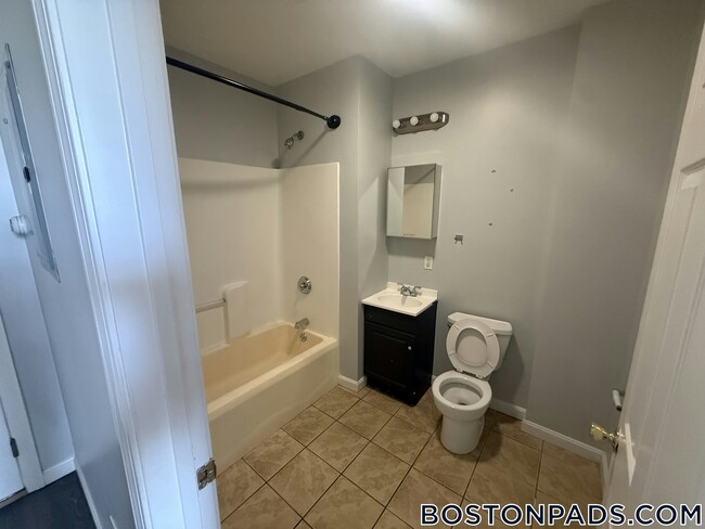 50 Franklin St, Unit 210