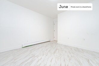 Private bedroom in 3 bed/1 bath Home in New York, NY - Building Photo - Building Photo