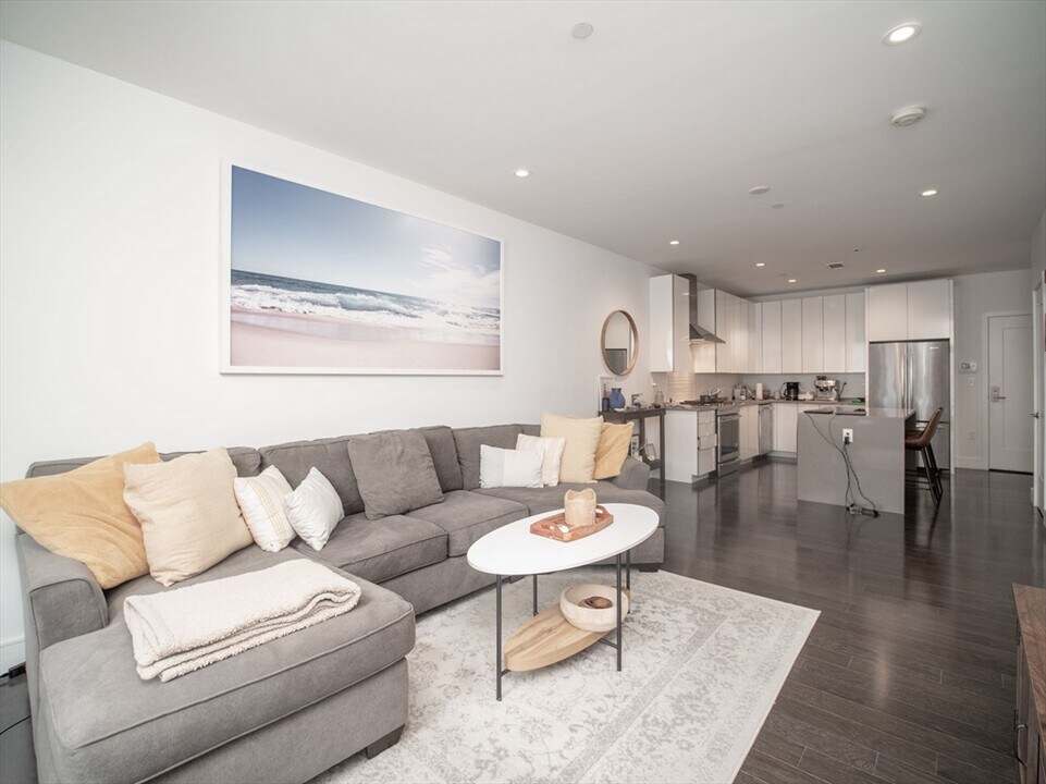 2 W 6th St in Boston, MA - Building Photo