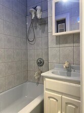 102 Kingston Ave in Brooklyn, NY - Foto de edificio - Building Photo