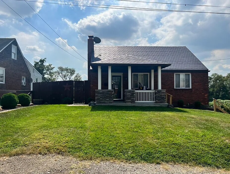 500 Overhill Dr in North Versailles, PA - Building Photo