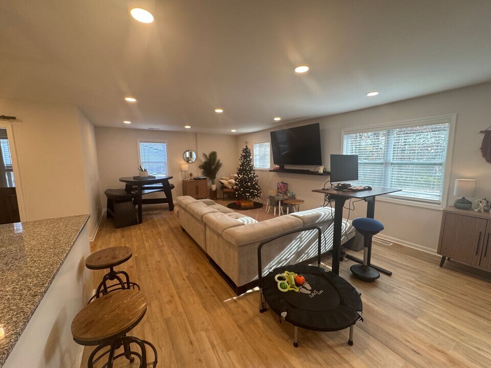 309 Cedarwood Ln in Matthews, NC - Building Photo