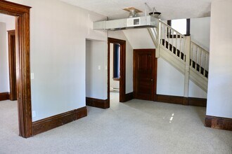 303 W Pleasant St in Mankato, MN - Building Photo - Building Photo