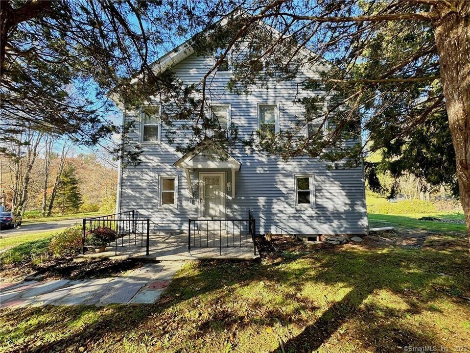 1224 Racebrook Rd, Unit 1 in Woodbridge, CT - Building Photo