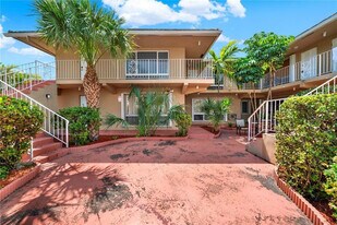 2864 NE 32nd St in Fort Lauderdale, FL - Building Photo