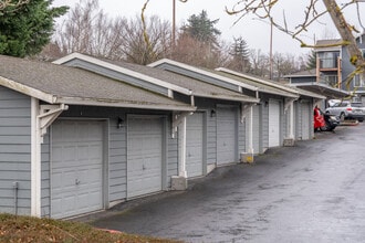 Troutdale Terrace in Troutdale, OR - Foto de edificio - Building Photo