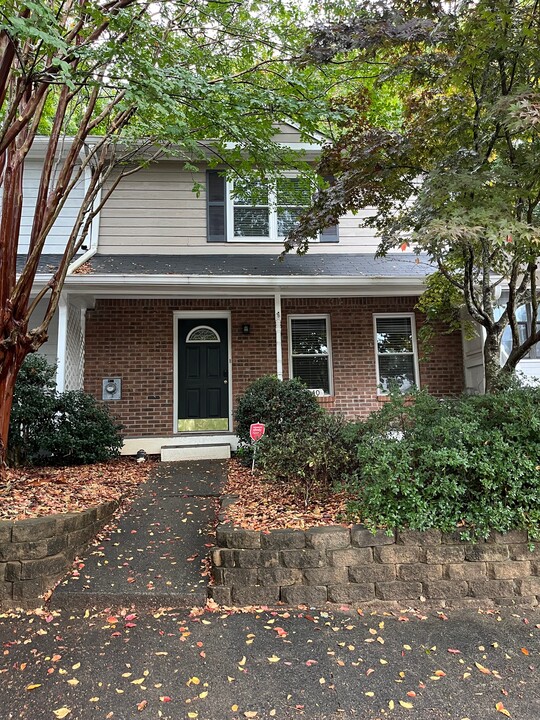 8040 Sand Wedge Cir in Kennesaw, GA - Foto de edificio