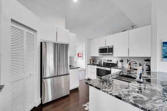 945 Sunflower Ave in Delray Beach, FL - Building Photo - Building Photo