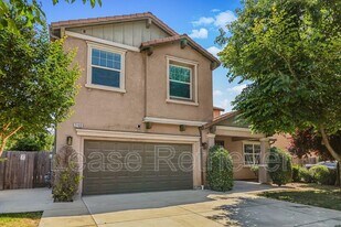 2160 N Stokes Ct in Visalia, CA - Building Photo