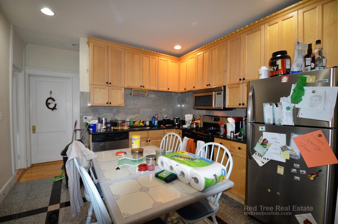 71 Babcock St, Unit #2 in Brookline, MA - Building Photo