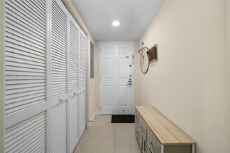 18413 NE 27th Ct in Aventura, FL - Building Photo - Building Photo