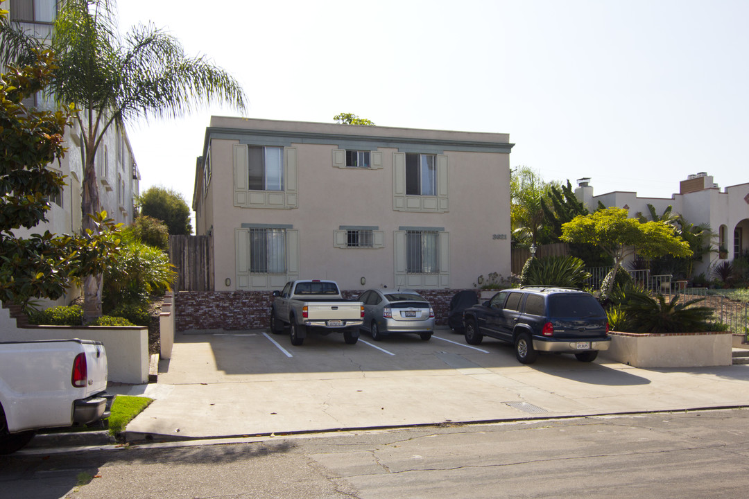 Indiana Palms in San Diego, CA - Building Photo