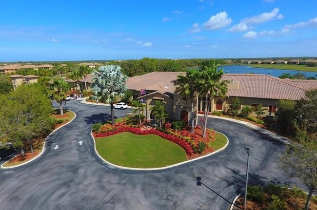 7803 Grand Estuary Trl, Unit 2nd Fl in Bradenton, FL - Foto de edificio - Building Photo