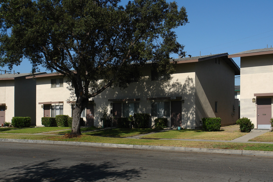 2728 S Rosewood Ave in Santa Ana, CA - Building Photo