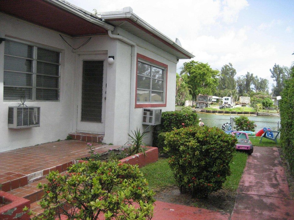 1995 Calais Dr in Miami Beach, FL - Building Photo