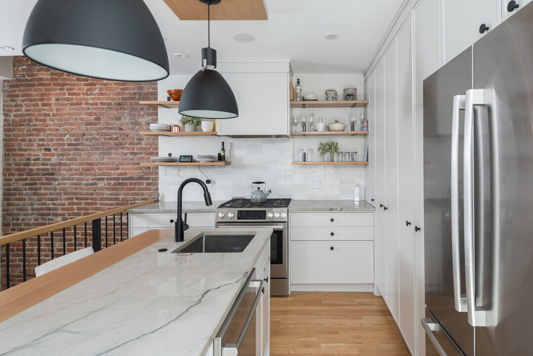 84 H St in Boston, MA - Building Photo