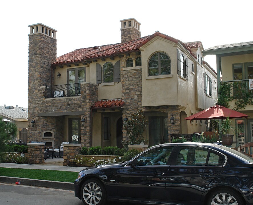 430 Heliotrope Ave in Corona Del Mar, CA - Foto de edificio