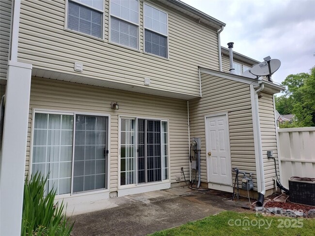 8334 Gossomer Bay Dr in Charlotte, NC - Building Photo - Building Photo