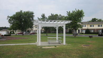 Fox Ridge Apartments in Saint Pauls, NC - Building Photo - Building Photo