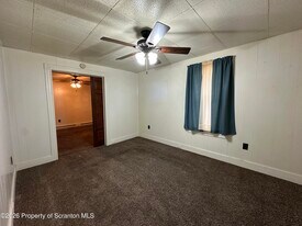 546 Main St in Dickson City, PA - Building Photo