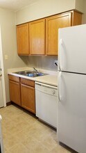 Knollridge Garden Apartments in Coralville, IA - Building Photo - Interior Photo