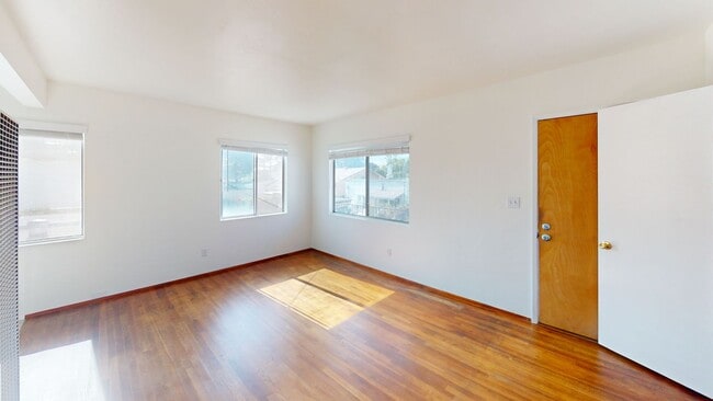 855 C Ave in Coronado, CA - Foto de edificio - Building Photo