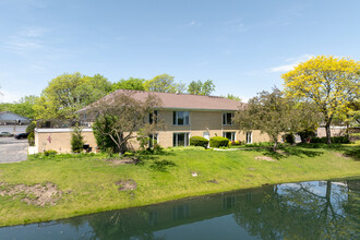 1306 S New Wilke RD in Arlington Heights, IL - Building Photo - Building Photo