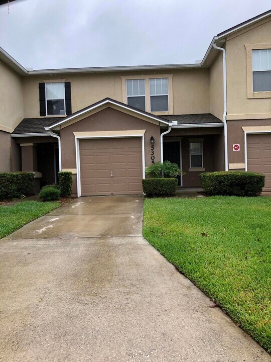 1500 Calming Water Dr in Orange Park, FL - Building Photo
