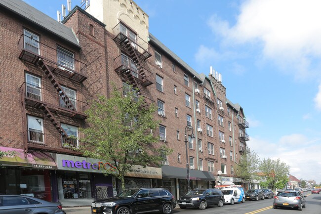 71-50 Austin St in Forest Hills, NY - Building Photo - Building Photo