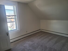 16 Central St, Unit #4 in Pembroke, NH - Building Photo - Building Photo