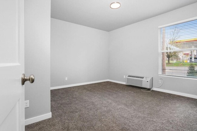 4445 Sunnyside Rd SE in Salem, OR - Foto de edificio - Building Photo