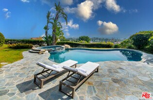 7526 Wiscasset Dr in Los Angeles, CA - Building Photo