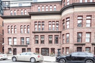 11 St Joseph St in Toronto, ON - Building Photo