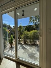 709 E Magnolia Blvd, Unit B in Burbank, CA - Foto de edificio - Building Photo