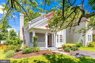 30 Fenton Wood Dr in Sterling, VA - Building Photo - Building Photo