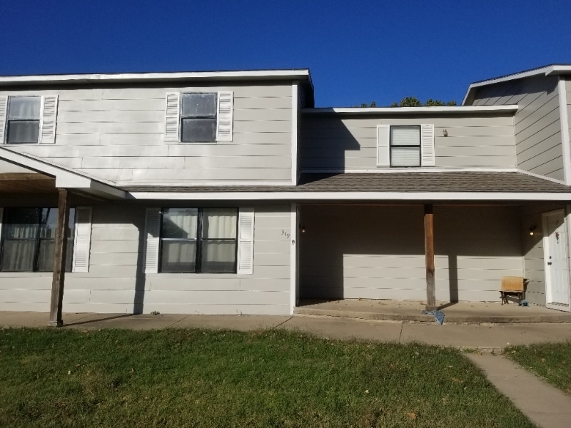 317 N Madison Ave in Sedgwick, KS - Building Photo