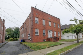 71 Carmer Ave, Unit 1A in Belleville, NJ - Foto de edificio - Building Photo