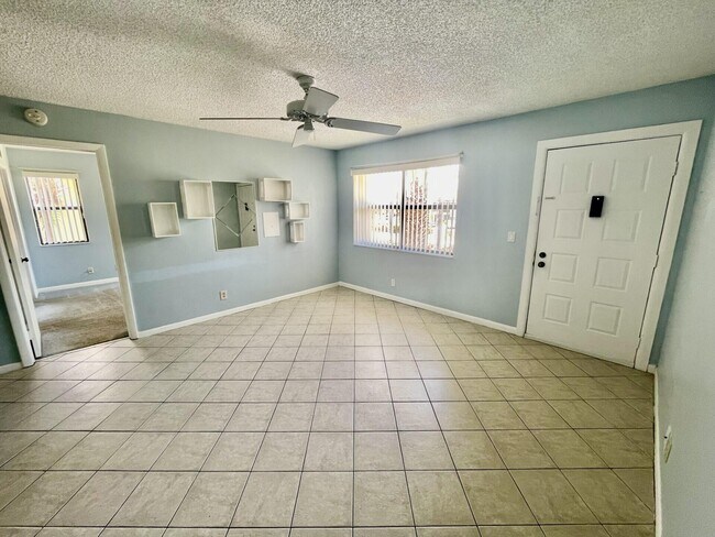 7070 Golf Colony Ct in Greenacres, FL - Building Photo - Building Photo