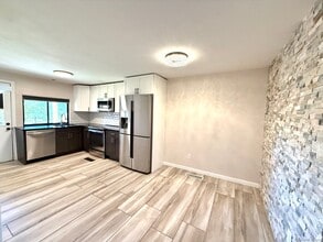 290 Brittany Farms Rd in New Britain, CT - Building Photo - Building Photo