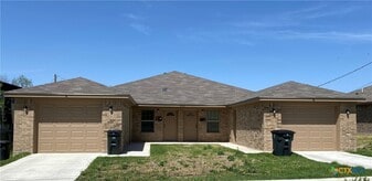 1115 N College St in Killeen, TX - Building Photo