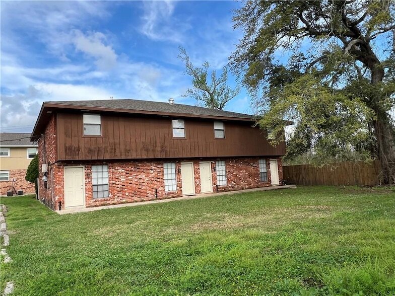 824 Early St in Paradis, LA - Building Photo