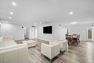 6165 Old Court Rd in Boca Raton, FL - Building Photo