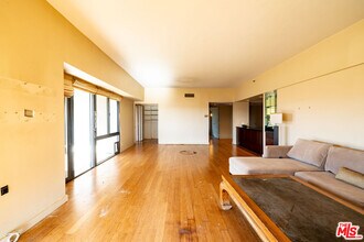 10445 Wilshire Blvd in Los Angeles, CA - Building Photo - Building Photo